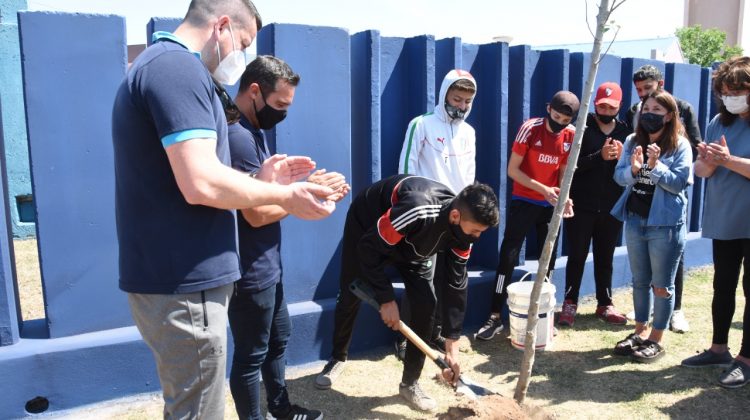 Se concreta el sueño de los alumnos de tener una plaza para su barrio