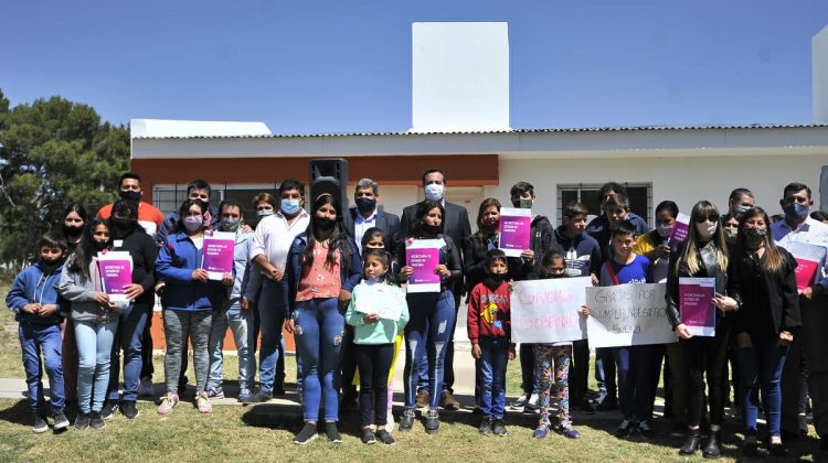 El Gobierno provincial entregó viviendas en San Martín