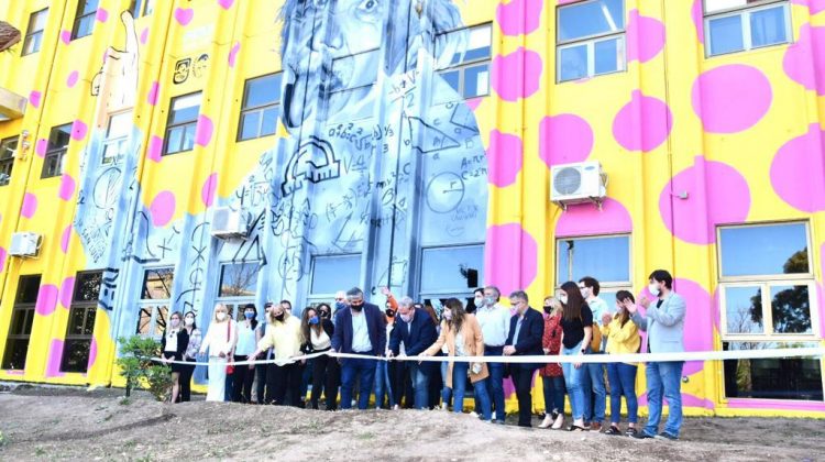 Con corte de cinta, se dejó inaugurado el mural del Bloque 1 de la UNSL