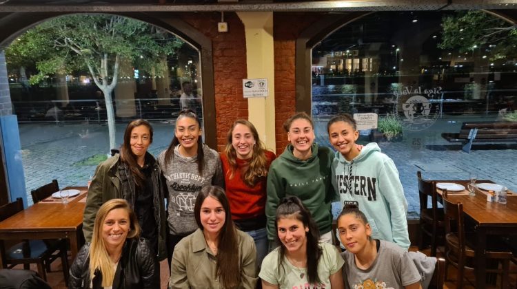 Cintia Ramírez se reunió con futbolistas puntanas que juegan en Buenos Aires 