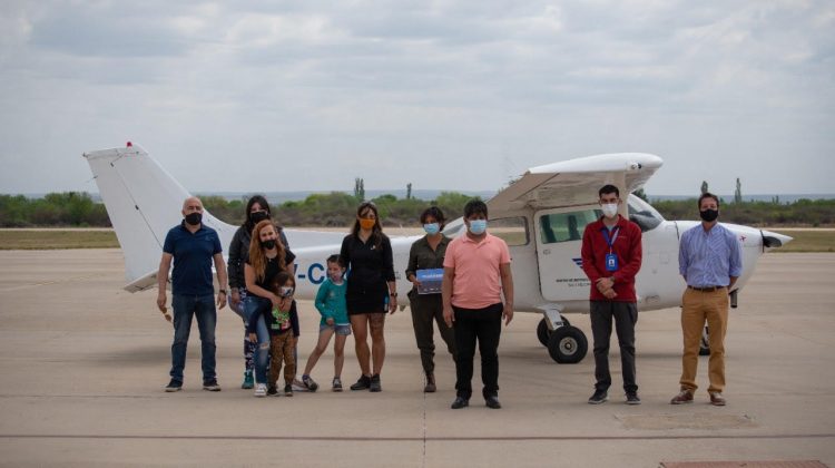 Gran concurrencia de familias y amigos en los vuelos bautismo y salto en paracaídas