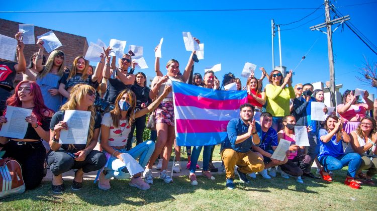 Más de 30 integrantes del colectivo travesti-trans contarán con empleo formal