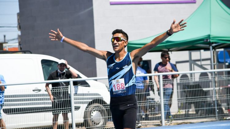 Francisco Balderrama consiguió la medalla de oro en 5.000 metros llanos