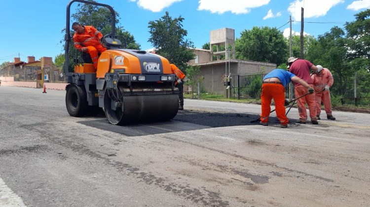 “Mantenemos y reparamos más de 8.000 kilómetros de rutas y caminos que Vialidad tiene a cargo en la provincia”