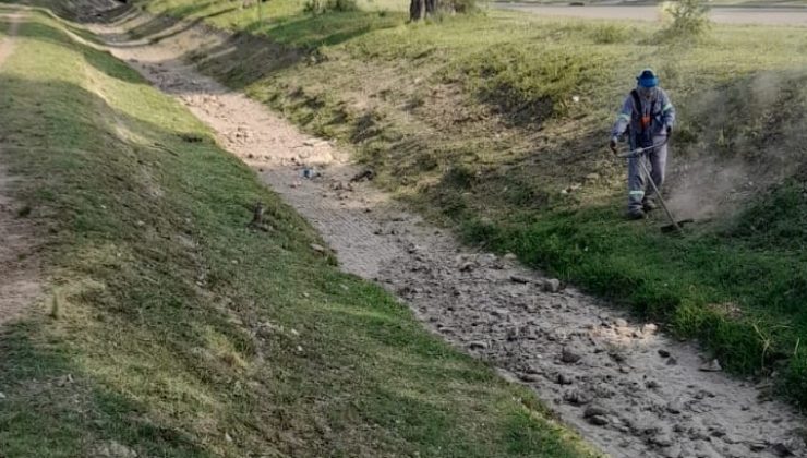 San Luis Agua realiza trabajos de mantenimiento en canales de Villa Mercedes