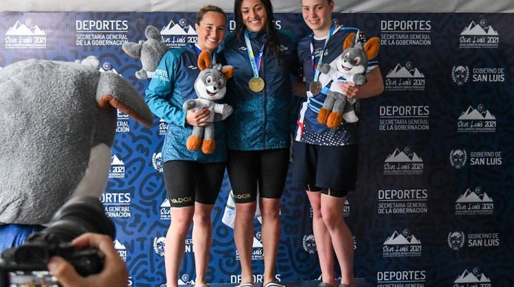 Valentina Arce y Julieta Rosenstein ganaron la medalla de oro y plata en natación