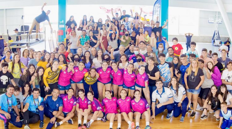 Contundente victoria del Handbol femenino para subirse al podio