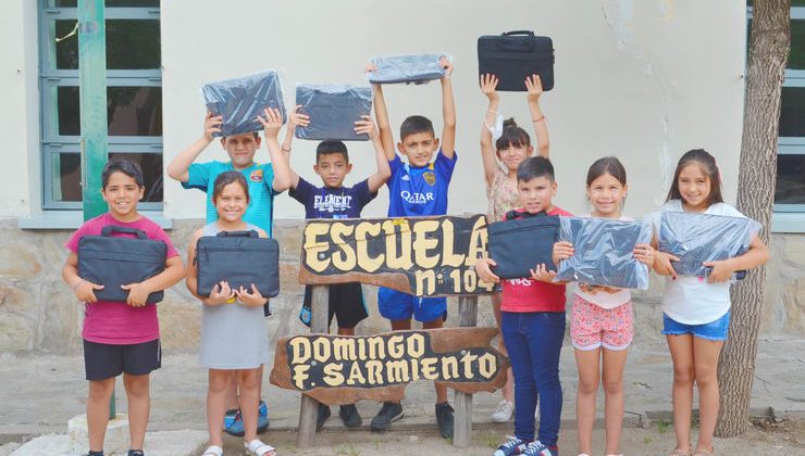 Chicas y chicos de escuelas de los departamentos Pueyrredón, Pedernera y San Martín reciben sus computadoras este martes