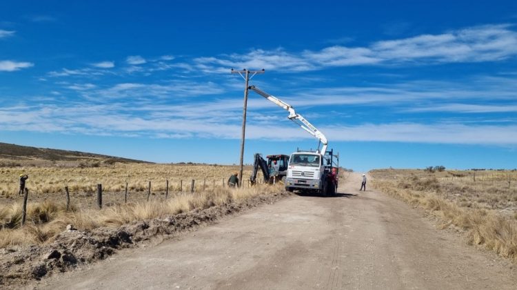 Progresan las obras de anillados para estabilizar el sistema eléctrico en localidades de los departamentos Pringles, San Martín y Chacabuco