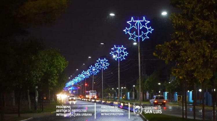 Las luces navideñas colmaron la Avenida Del Fundador