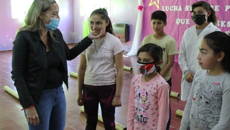 Eugenia Cantaloube visitó escuelas en Balde de la Isla y Valle de Pancanta