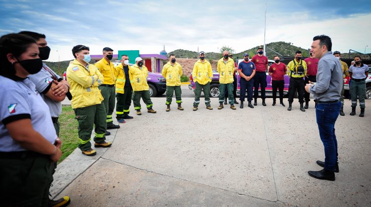 Un grupo de 15 brigadistas de la Provincia partió a Neuquén para fortalecer el combate de las llamas