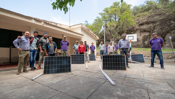 Pequeños productores del paraje El Rincón recibieron equipos solares fotovoltaicos