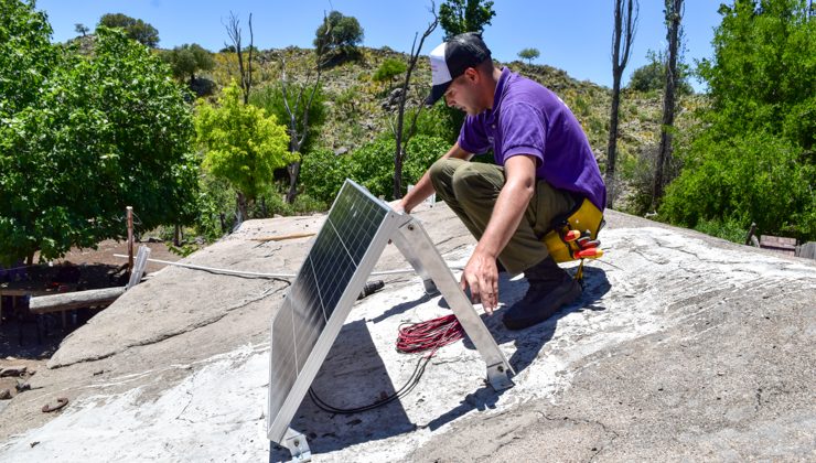 Comenzó la instalación de equipos solares fotovoltaicos en el paraje El Rincón