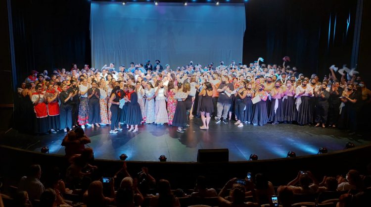 La gala de danzas “Crear Caminos” de “Sueños del Arte” subió a escena en el Centro Cultural “Puente Blanco”