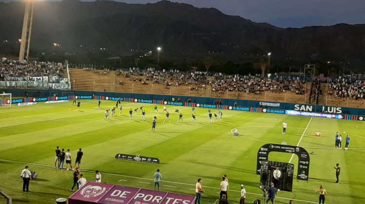 Crece la expectativa por Talleres-Godoy Cruz en el estadio de La Punta