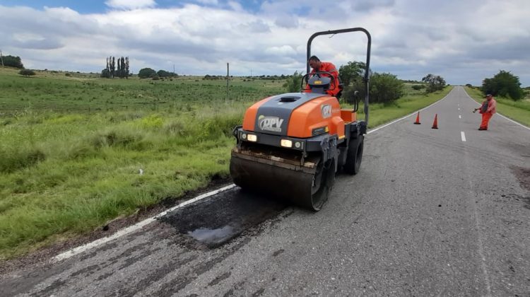 Vialidad Provincial acondiciona y mejora las banquinas de las diferentes rutas que recorren la provincia