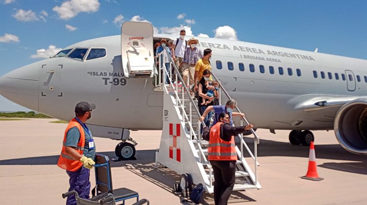 El Aeropuerto Internacional Valle del Conlara recibió al Boeing 737 de LADE