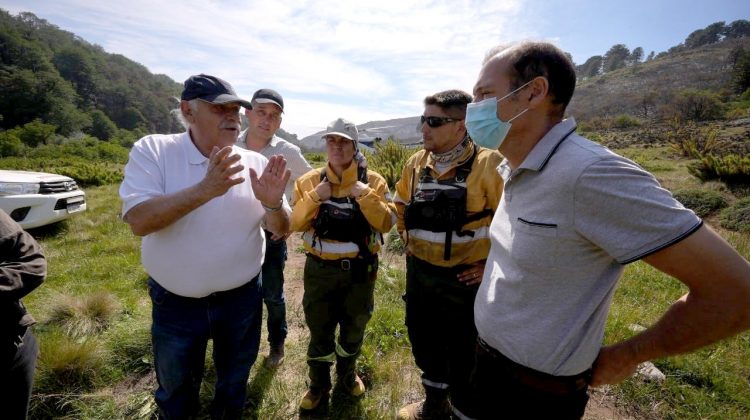 Día de descanso para la brigada puntana que combate los incendios en Neuquén