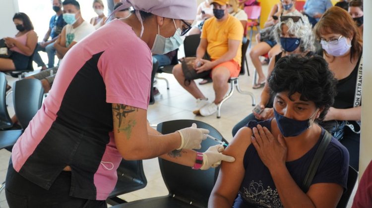 Nueva jornada de vacunación en el Hospital “Madre Catalina”: se aplican dosis de refuerzo