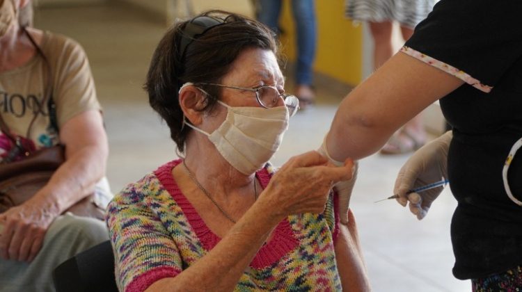 Comenzó una semana a plena vacunación en Merlo