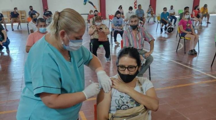 La campaña de vacunación continúa a todo ritmo en La Toma