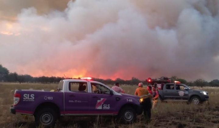 Controlaron el incendio en Buena Esperanza; continúan trabajando en Lafinur y Puerta Colorada