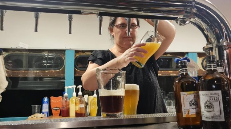 Gran convocatoria en la fiesta de la cerveza artesanal y la picada casera