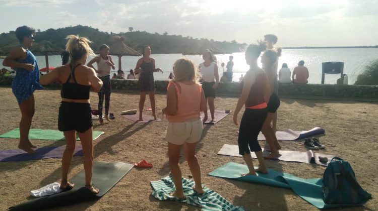 Clases de yoga al aire libre en Piscu Yaco