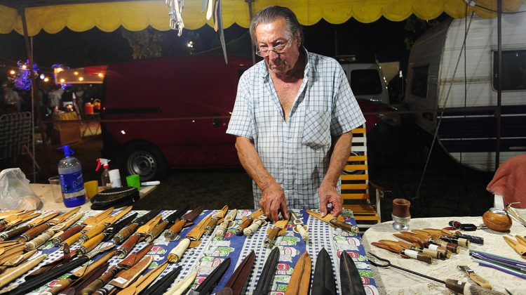 Artesanías y recuerdos permanentes desde el sur provincial