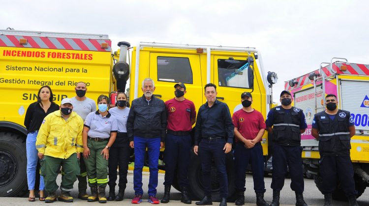 El gobernador despidió al equipo de brigadistas y bomberos que viajó a Corrientes a combatir los incendios