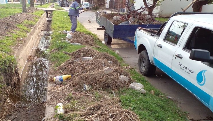 Realizan la limpieza del sistema de canales de San Luis