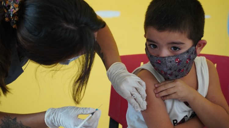 Merlo avanza con la campaña de vacunación