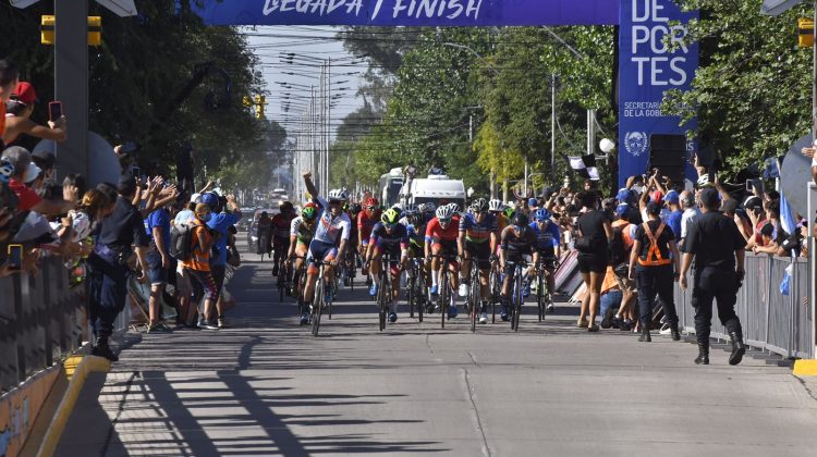 Mauricio “La Bestia” Quiroga fue “profeta en su tierra”: se adjudicó la primera etapa de la II Vuelta del Porvenir