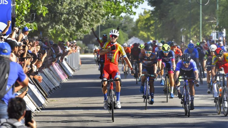 Germán Nicolás Tivani le rezó a la Virgen de Fátima y se llevó la segunda etapa de la II Vuelta del Porvenir en La Toma; Mauricio Quiroga sigue liderando la general