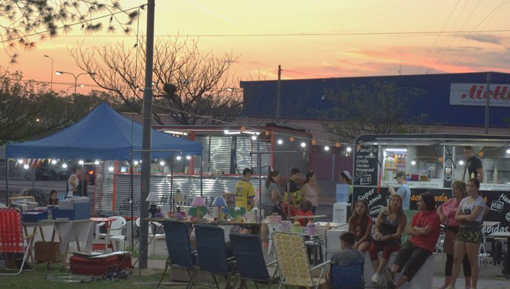 “Cultura en tu Barrio” pasó por la plaza Virgen Desatanudos