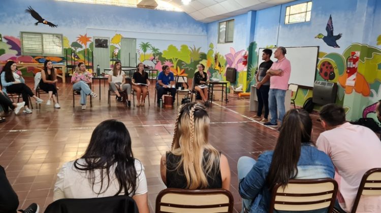 El Ministerio de Educación realizó una jornada con los coordinadores de las escuelas generativas rurales