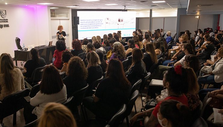 Alicia Bañuelos: “Las mujeres excepcionales no existen, se construyen”