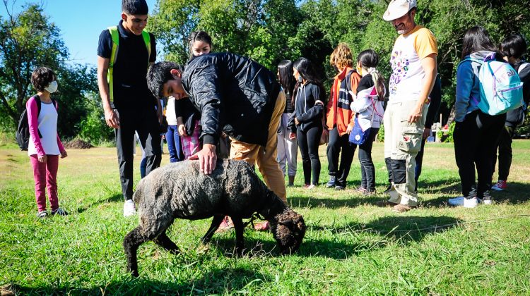 La Granja Integral Agroecológica ya recibió la visita de la primera escuela: hay más de 60 interesadas