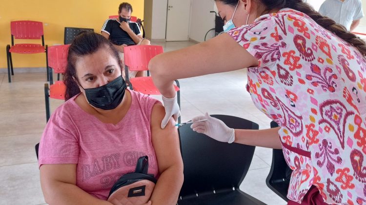 Hospital “Madre Catalina Rodríguez”: continúan aplicando dosis de refuerzo para combatir el Coronavirus