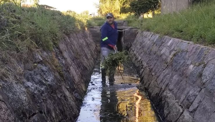 San Luis Agua continúa con la limpieza de canales en el norte provincial