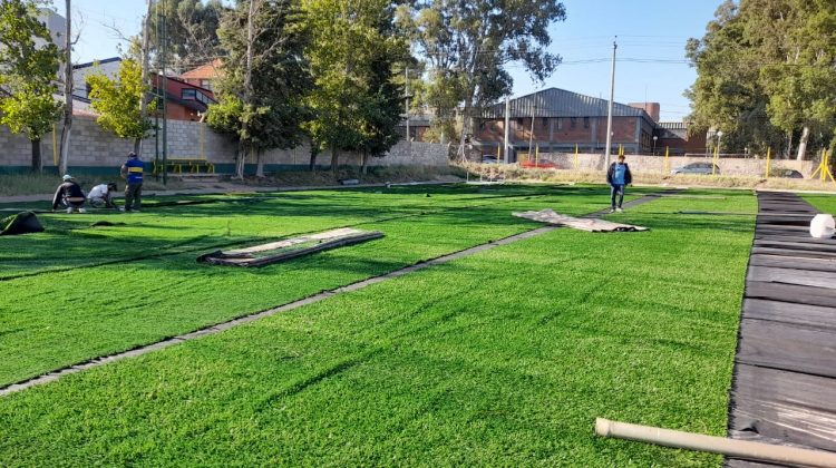 Avanza la obra para que el club Aseba tenga su cancha de césped sintético