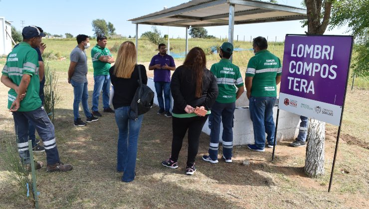 Pusieron en funcionamiento una lombricompostera en Justo Daract