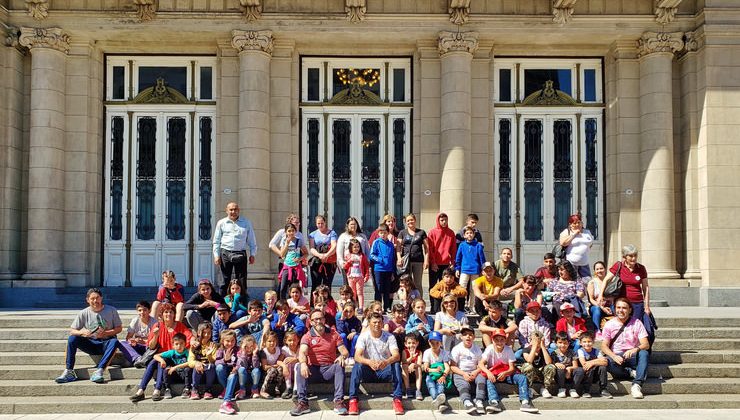 De tu paraje al Colón: alumnos viajan a Buenos Aires para conocer el teatro