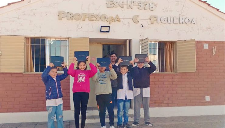 Inclusión Digital: comenzó la entrega de computadoras a los estudiantes de 4° a 6° grado