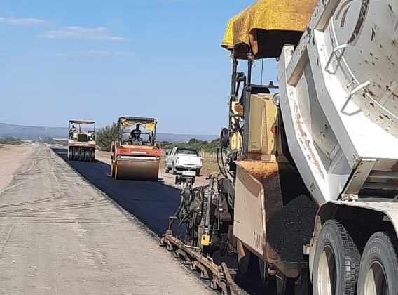 Para beneficio del sector agrícola ganadero, progresa la repavimentación de la ruta Nº 17 desde Juan Llerena a Saladillo