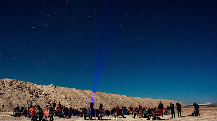 Bajo una luna pascual, los turistas quedaron maravillados con el cielo de San Luis