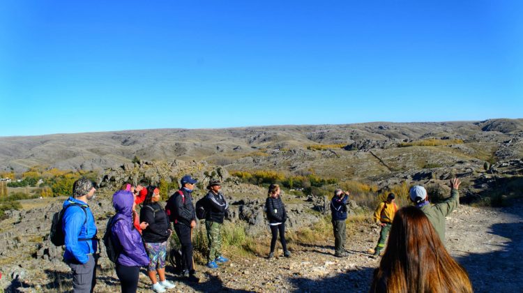 Muchos turistas optaron por el trekking al Cerro Tomolasta