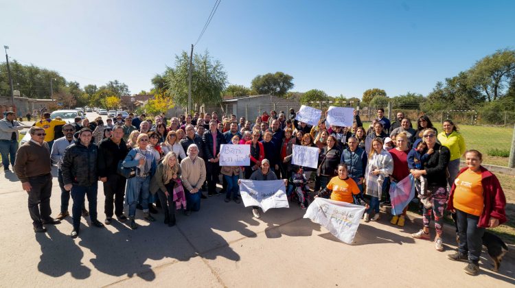 Los vecinos del Barrio San José de Villa Mercedes estrenaron la ampliación de la red de agua potable y cloacal