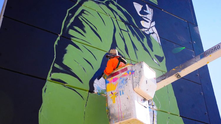 La causa Malvinas en primera persona: una herida familiar y nacional que sana con el arte de un mural